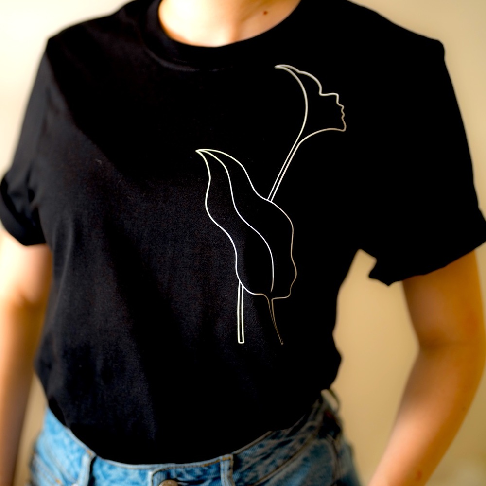 🌿Cute minimal flower tee🖤